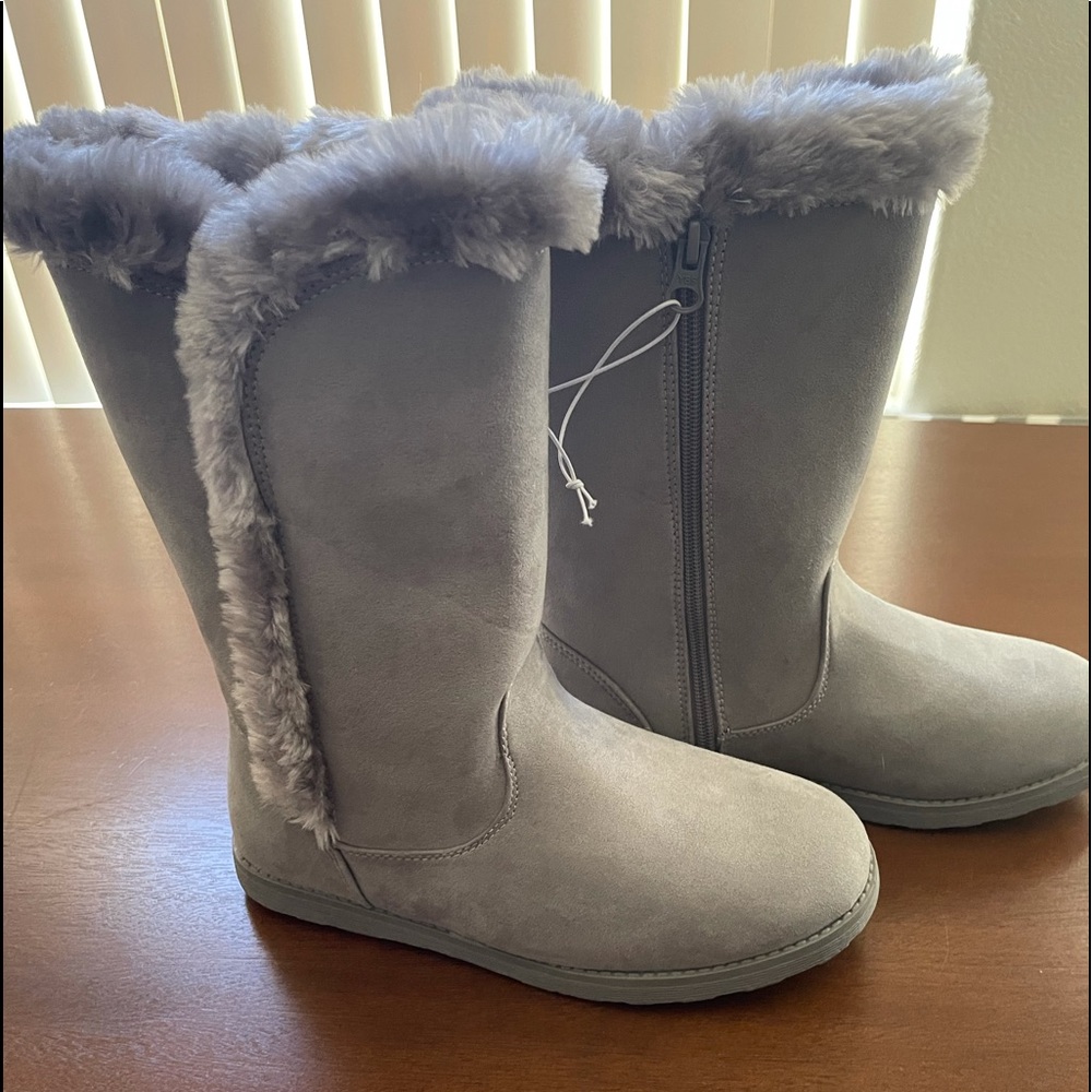 Kids size 4 boots